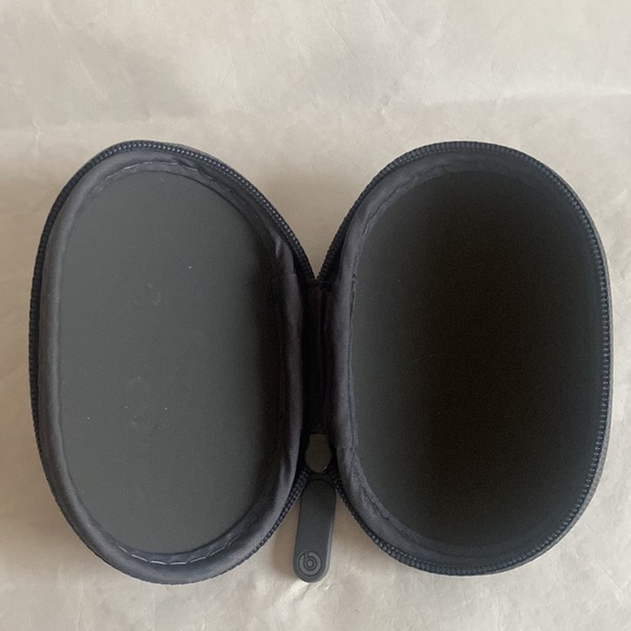 DR. DRE Wireless Beats Zippered Carrying Case Gray - Picture 3 of 7